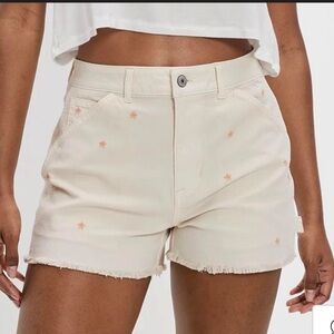 American Eagle Outfitters Women's highest rise 90’s boyfriend Short